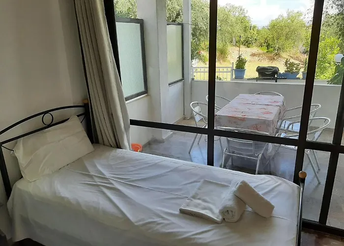 In With Sea Views & Pool Appartamento