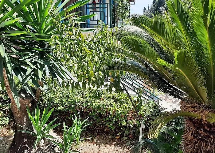 In With Sea Views & Pool Appartamento
