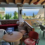 In With Sea Views & Pool Apartman Benícesz