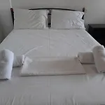 Apartman In With Sea Views & Pool Benícesz