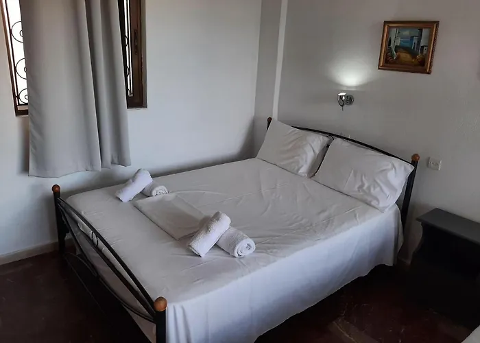 In With Sea Views & Pool Apartment