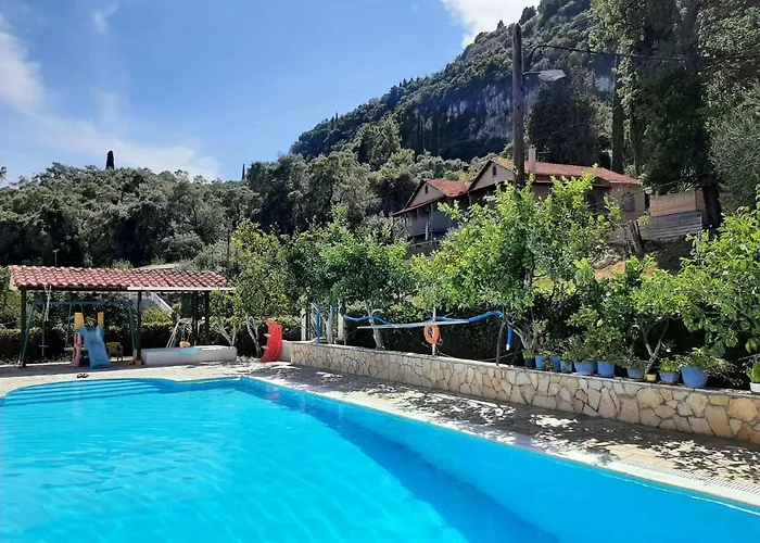 Apartment In With Sea Views & Pool